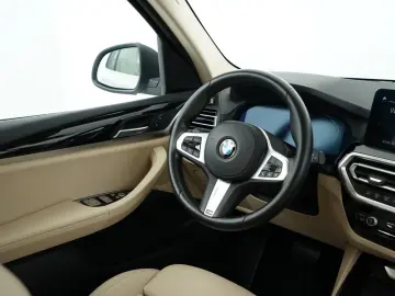 BMW X3 xDrive20d (Navi LED AHK HUD WLAN)