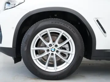 BMW X3 xDrive20d (Navi LED AHK HUD WLAN)