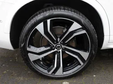 VOLVO XC90 Recharge T8 AWD Ultimate Dark STANDHZ LED