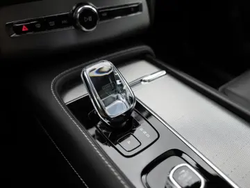 VOLVO XC90 Recharge T8 AWD Ultimate Dark STANDHZ LED