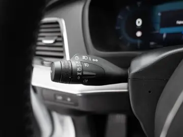 VOLVO XC90 Recharge T8 AWD Ultimate Dark STANDHZ LED