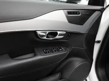 VOLVO XC90 Recharge T8 AWD Ultimate Dark STANDHZ LED