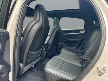 PORSCHE Cayenne Coupe E-Hybrid