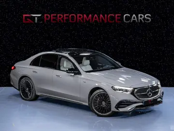 MERCEDES-BENZ E 300 de 4MATIC AMG Alpine Grey Pano Burm-4D