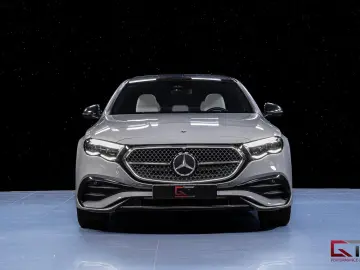 MERCEDES-BENZ E 300 de 4MATIC AMG Alpine Grey Pano Burm-4D