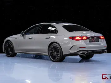 MERCEDES-BENZ E 300 de 4MATIC AMG Alpine Grey Pano Burm-4D