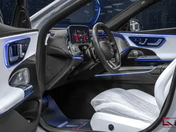 MERCEDES-BENZ E 300 de 4MATIC AMG Alpine Grey Pano Burm-4D