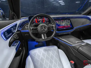 MERCEDES-BENZ E 300 de 4MATIC AMG Alpine Grey Pano Burm-4D