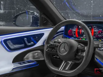 MERCEDES-BENZ E 300 de 4MATIC AMG Alpine Grey Pano Burm-4D