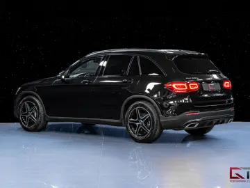 MERCEDES-BENZ GLC 300 e 4MATIC AMG Pano Burm AIRMATIC