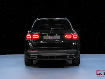 MERCEDES-BENZ GLC 300 e 4MATIC AMG Pano Burm AIRMATIC