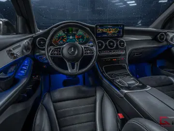 MERCEDES-BENZ GLC 300 e 4MATIC AMG Pano Burm AIRMATIC