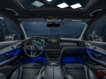 MERCEDES-BENZ GLC 300 e 4MATIC AMG Pano Burm AIRMATIC
