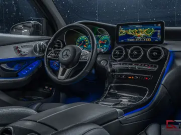 MERCEDES-BENZ GLC 300 e 4MATIC AMG Pano Burm AIRMATIC