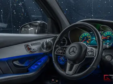 MERCEDES-BENZ GLC 300 e 4MATIC AMG Pano Burm AIRMATIC