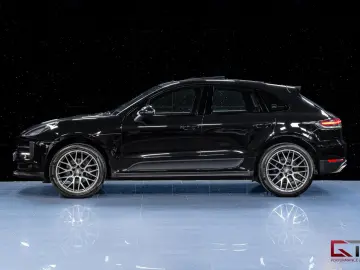 PORSCHE Macan Nordic PDK Pano 21  RS Spyder Steer