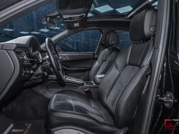 PORSCHE Macan Nordic PDK Pano 21  RS Spyder Steer