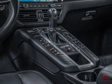 PORSCHE Macan Nordic PDK Pano 21  RS Spyder Steer
