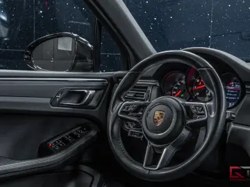 PORSCHE Macan Nordic PDK Pano 21  RS Spyder Steer