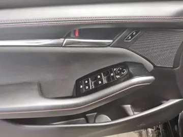 MAZDA 3 2.0 SKYACTIV-G Homura NAVI LED HUD