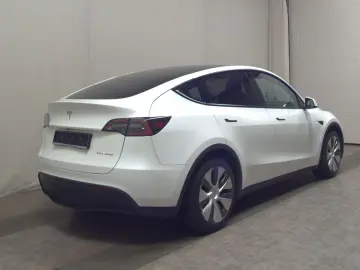TESLA Model Y Long Range AWD LED Pano