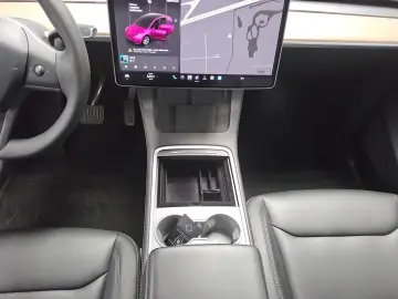 TESLA Model Y Long Range AWD LED Pano