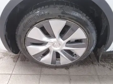TESLA Model Y Long Range AWD LED Pano