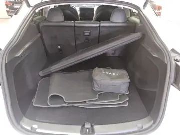 TESLA Model Y Long Range AWD LED Pano