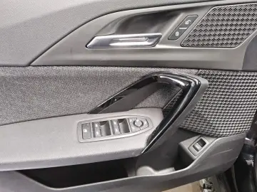 BMW iX1 xDrive30e Navi LED Curved