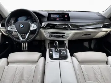 BMW 745e M Sport TV HUD Massa SoftClo Glasd H K Gest