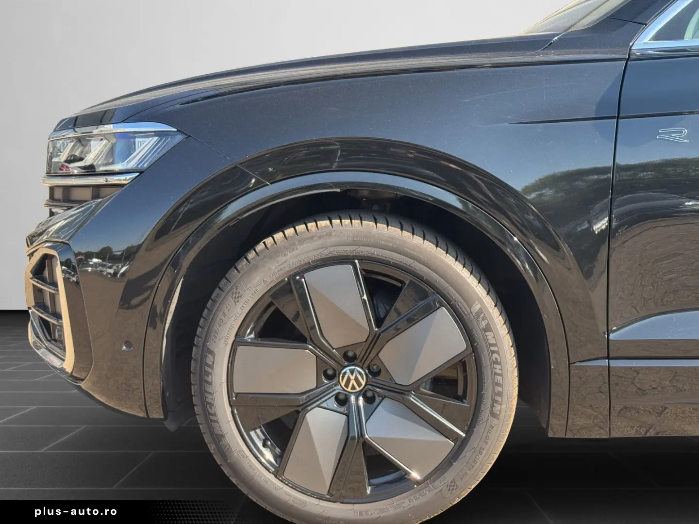 VW Touareg R-LINE 3.0 TDI V6 4MOTION IQ.LIGHT NAVI