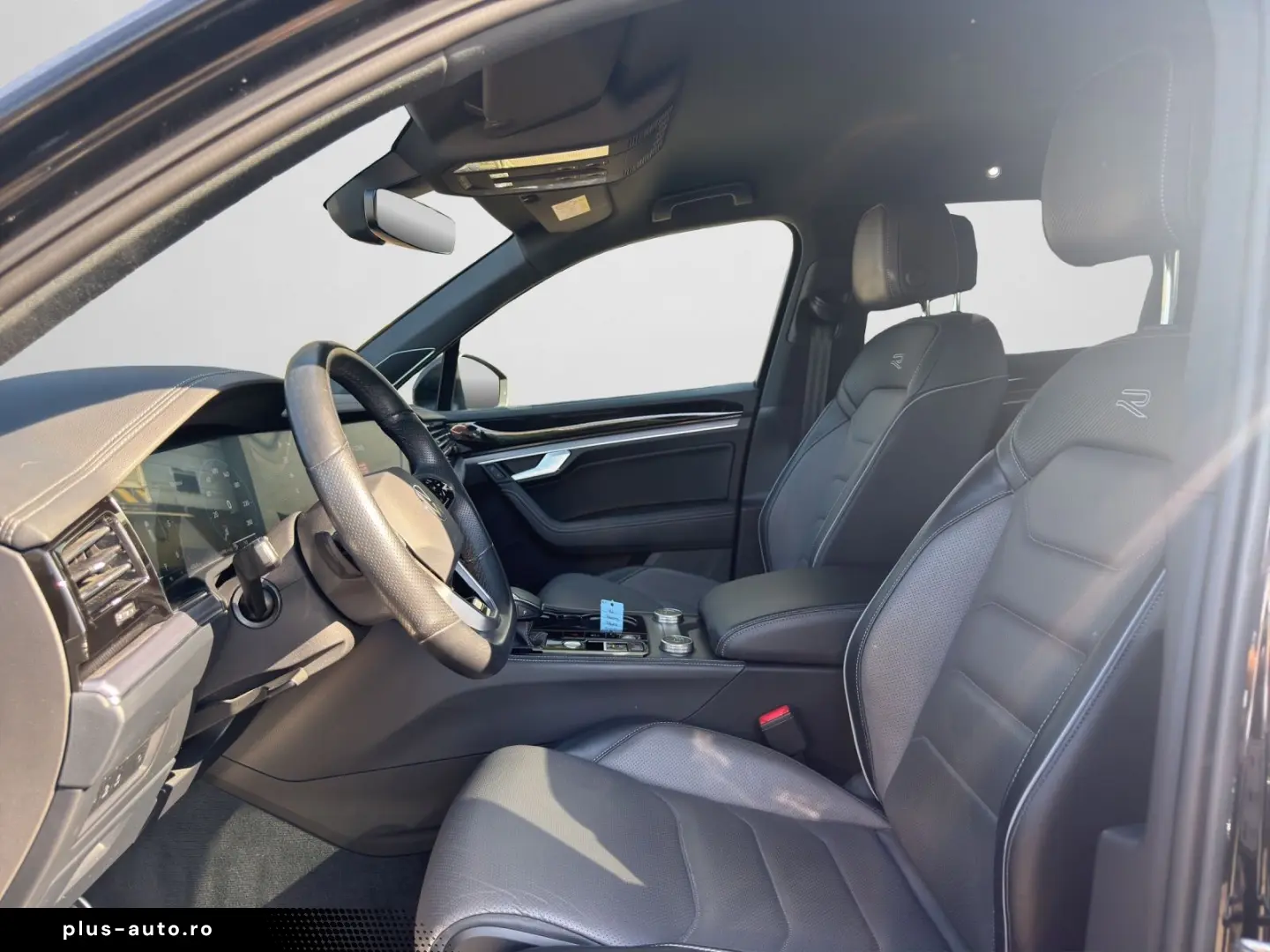 VW Touareg R-LINE 3.0 TDI V6 4MOTION IQ.LIGHT NAVI