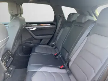 VW Touareg R-LINE 3.0 TDI V6 4MOTION IQ.LIGHT NAVI