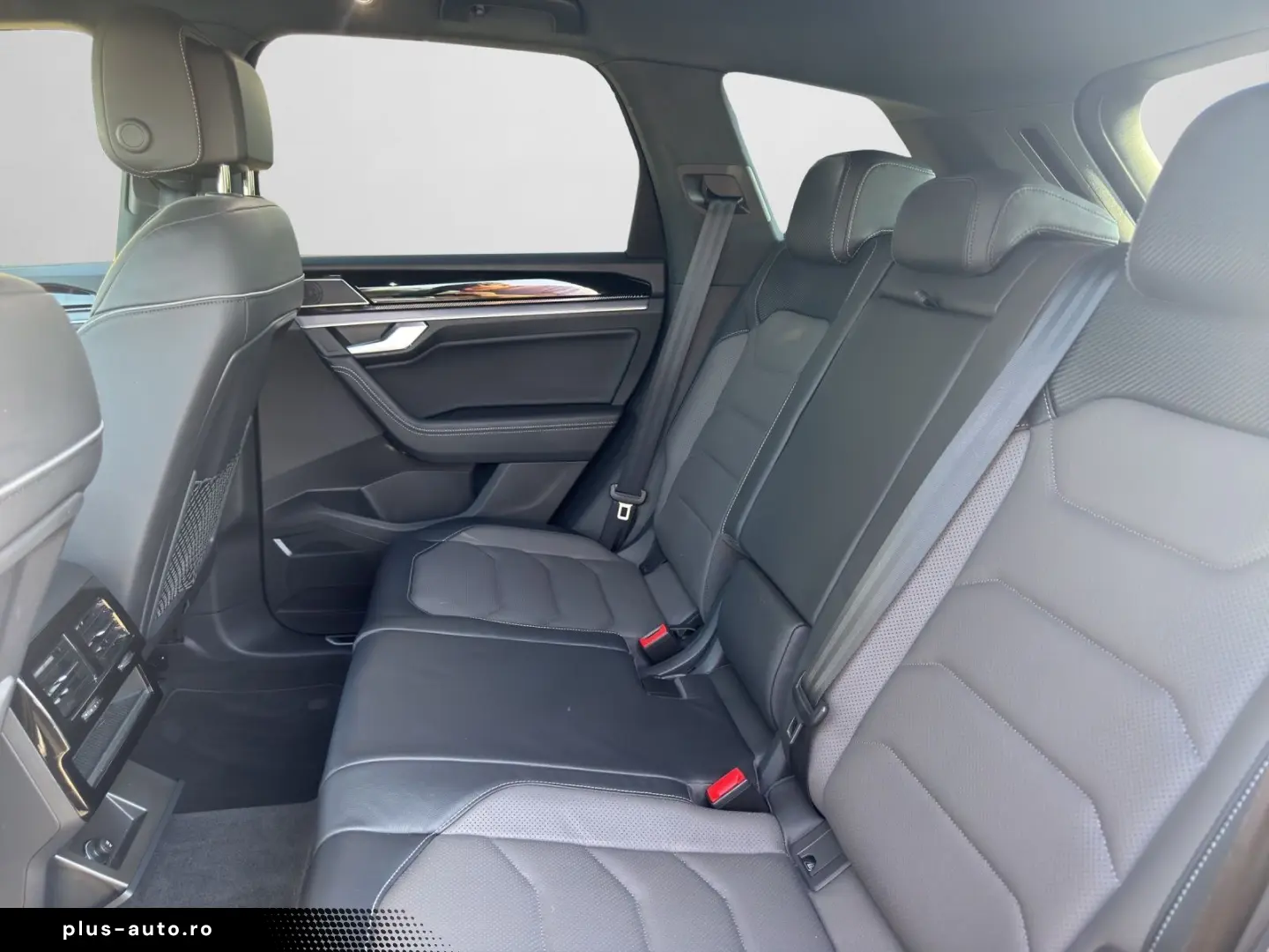 VW Touareg R-LINE 3.0 TDI V6 4MOTION IQ.LIGHT NAVI