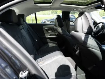 MERCEDES-BENZ C 300 d 4M AMG-Sport Pano AHK Distr So…