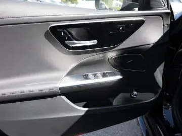 MERCEDES-BENZ C 300 d 4M AMG-Sport Pano AHK Distr So…