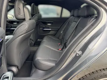 MERCEDES-BENZ C 300d Limousine AMG Line Leder AHK HU…