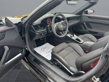 PORSCHE 911 Carrera GTS Cabriolet