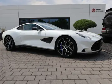 ASTON MARTIN Vanquish V12 by  Q  full CARBON-Sonderl…