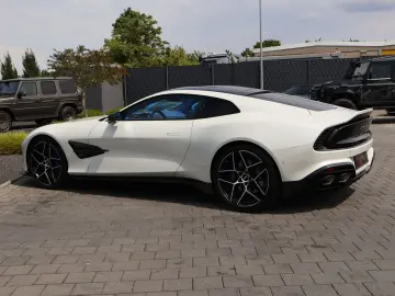 ASTON MARTIN Vanquish V12 by  Q  full CARBON-Sonderl…