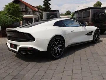 ASTON MARTIN Vanquish V12 by  Q  full CARBON-Sonderl…