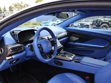 ASTON MARTIN Vanquish V12 by  Q  full CARBON-Sonderl…
