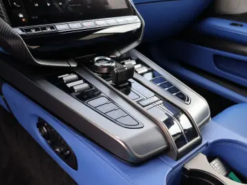 ASTON MARTIN Vanquish V12 by  Q  full CARBON-Sonderl…