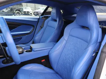 ASTON MARTIN Vanquish V12 by  Q  full CARBON-Sonderl…