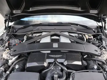 ASTON MARTIN Vanquish V12 by  Q  full CARBON-Sonderl…