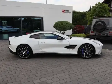 ASTON MARTIN Vanquish V12 by  Q  full CARBON-Sonderl…