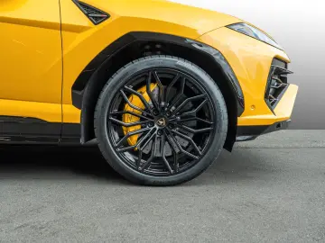 LAMBORGHINI Urus SE   MY25   Akrapovic  Pano   Giallo Inti
