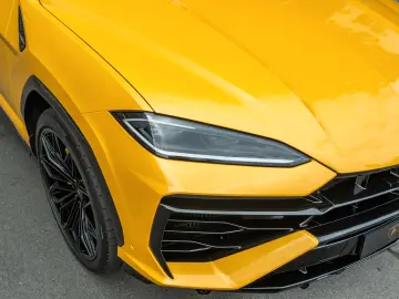 LAMBORGHINI Urus SE   MY25   Akrapovic  Pano   Giallo Inti