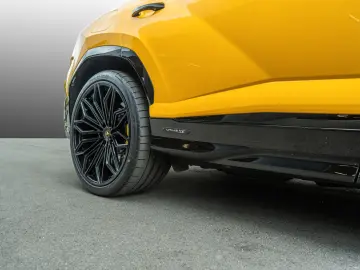 LAMBORGHINI Urus SE   MY25   Akrapovic  Pano   Giallo Inti