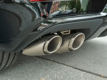 LAMBORGHINI Urus SE   MY25   Akrapovic  Pano   Giallo Inti
